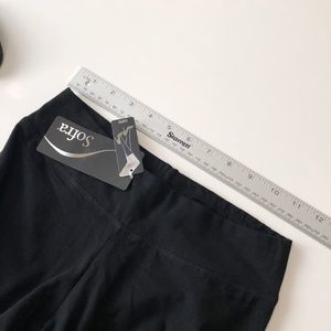 Sofra Pants - Sofra Capri Bold Moves Leggings in Black NWT Sofra Pants - Sofra Capri Bold Moves Leggings in Black NWT